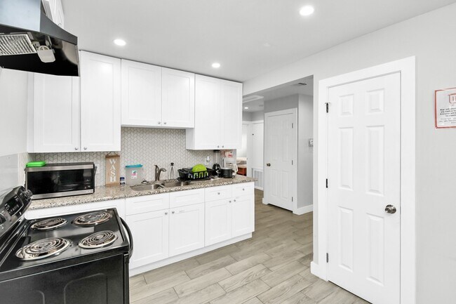 Building Photo - 5435 Pardee St