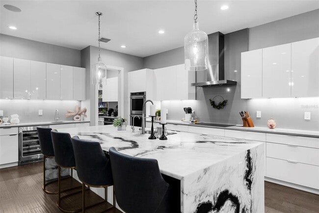 Building Photo - 3624 S Gardenia Ave