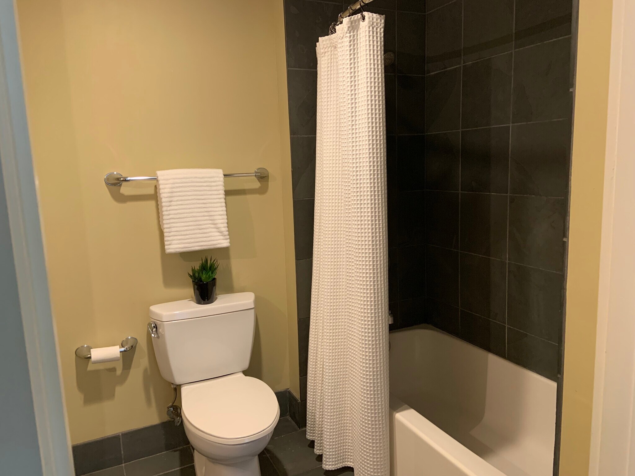 bathroom - 314 N Broadway