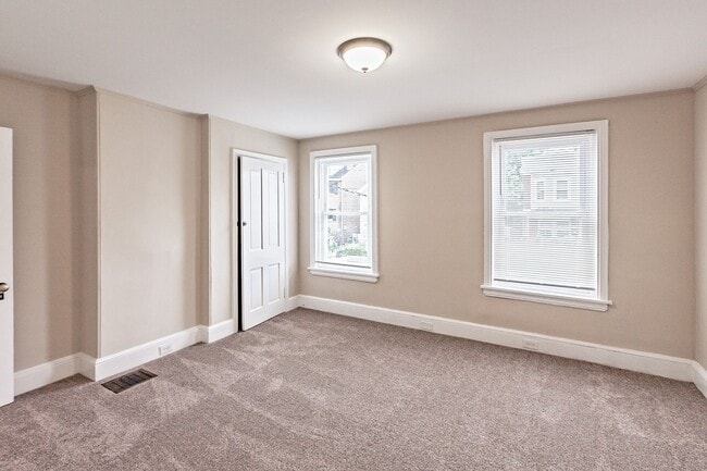 Building Photo - 3 bedroom, 1 bath, newly renovated home in Little Italy
