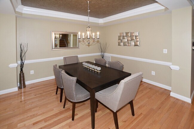 Building Photo - Beautiful Luxury TH with Deck & Patio!