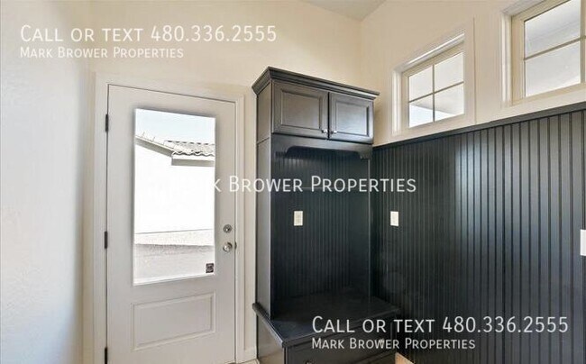 Building Photo - 11423 W La Reata Ave