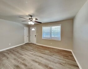 Building Photo - 2182 Chestnut Log Loop