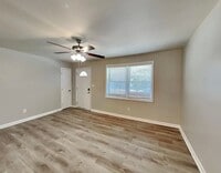 Building Photo - 2182 Chestnut Log Loop