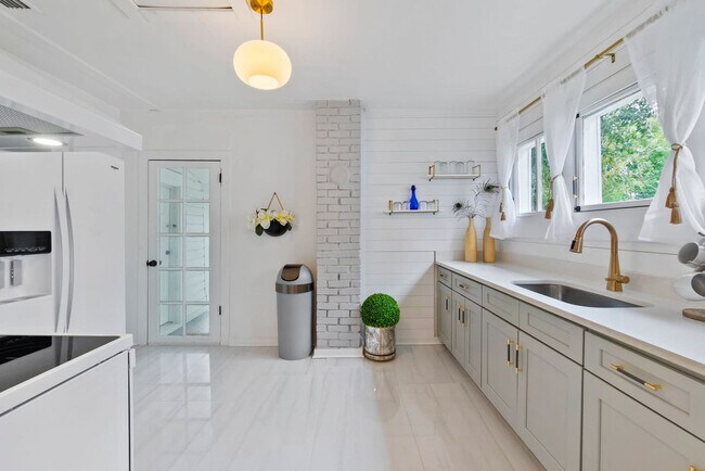 Building Photo - 140B M L King Ave