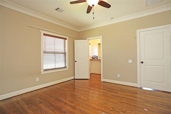 Building Photo - 1611 Wakefield Dr