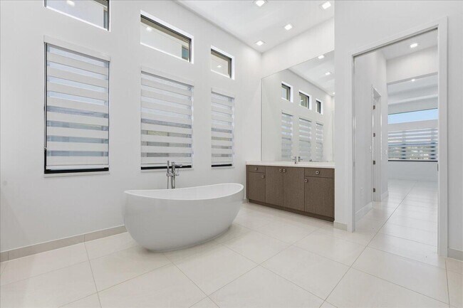 Building Photo - 9971 Migration Pt