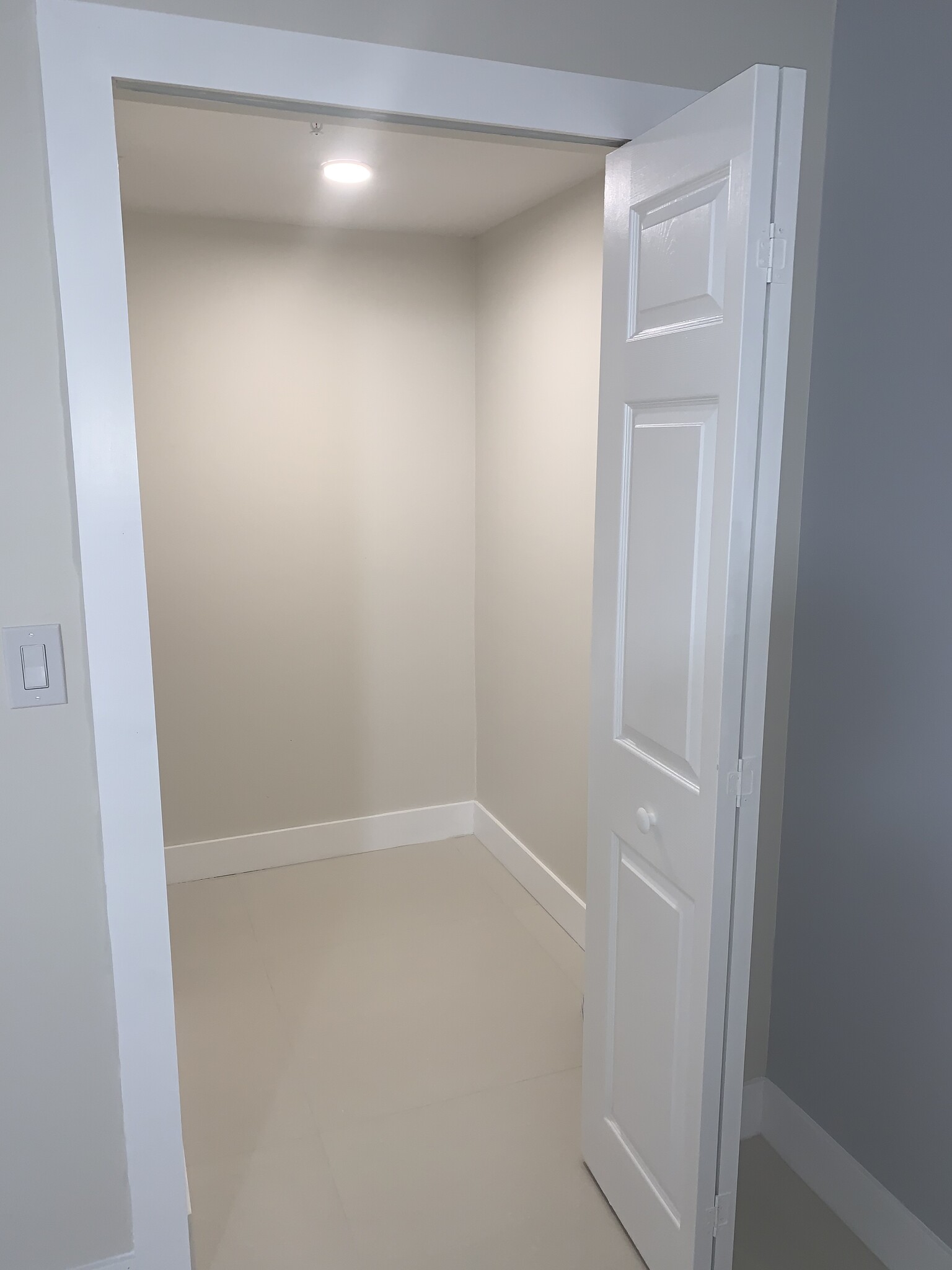 Building Photo - 3410 Coral Way