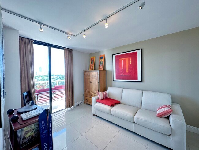 Building Photo - 3701 N Country Club Dr