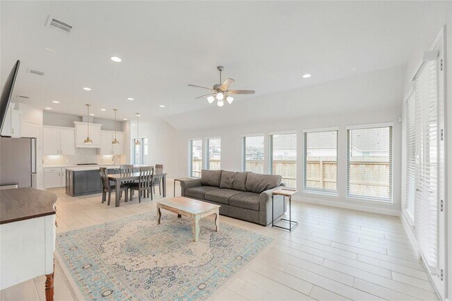 Building Photo - 14525 Kira Ln