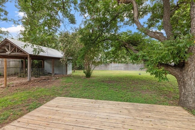 Building Photo - Adorable Bunglow