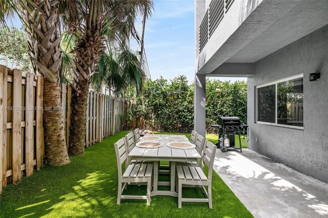 Building Photo - 1123 NE 23rd Terrace