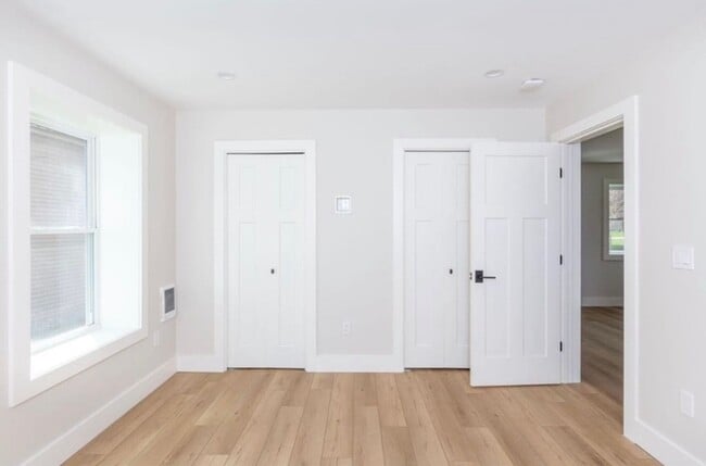 Building Photo - 1 Bedroom Home in Charlotte VT Available 9/1!
