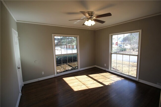 Building Photo - 4303 Delmar Ave