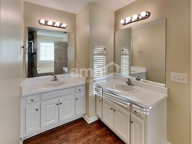 Building Photo - 521 San Dra Way