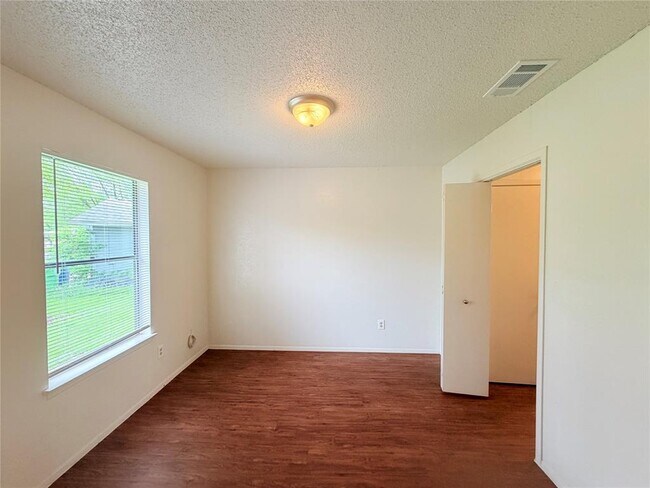 Building Photo - 10904 Meadgreen Ct