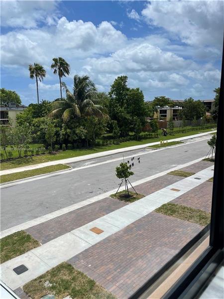 Building Photo - 20588 NE 5th Pl