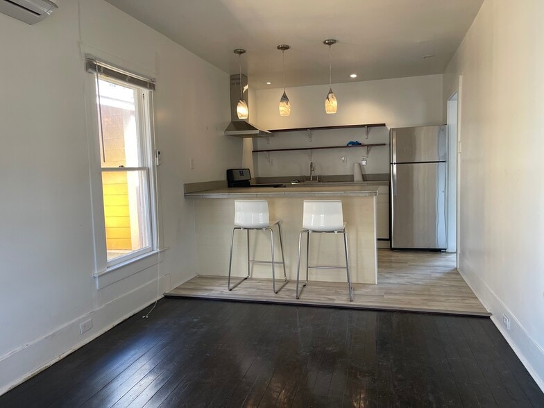 Building Photo - 1820 N Comal