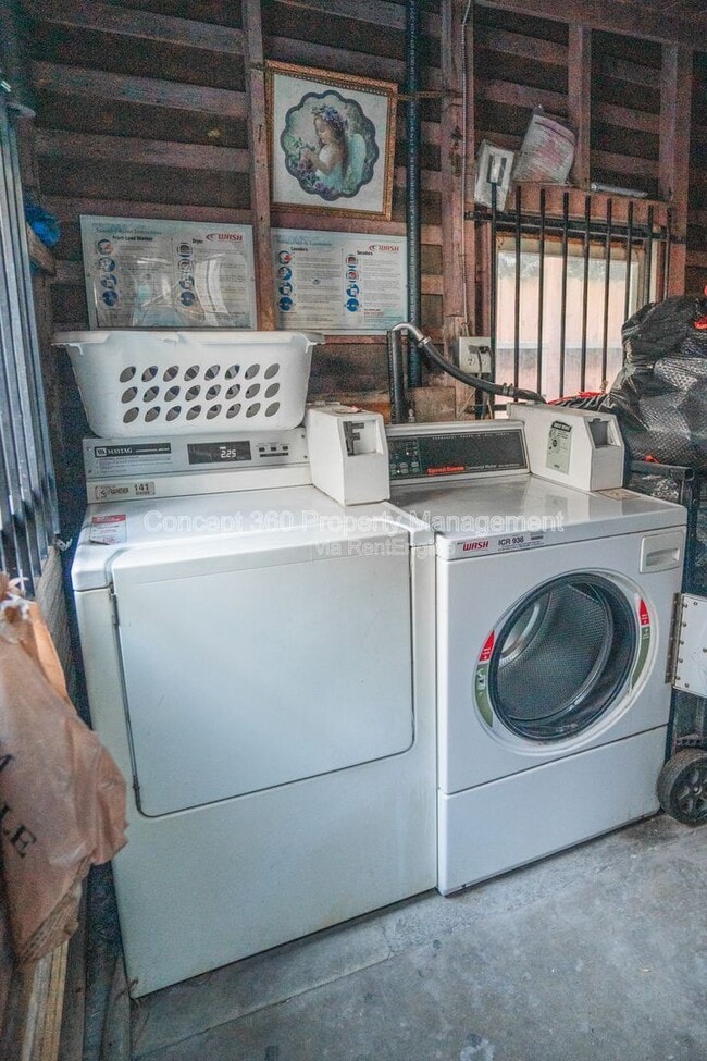 Building Photo - 803 Magnolia Ave