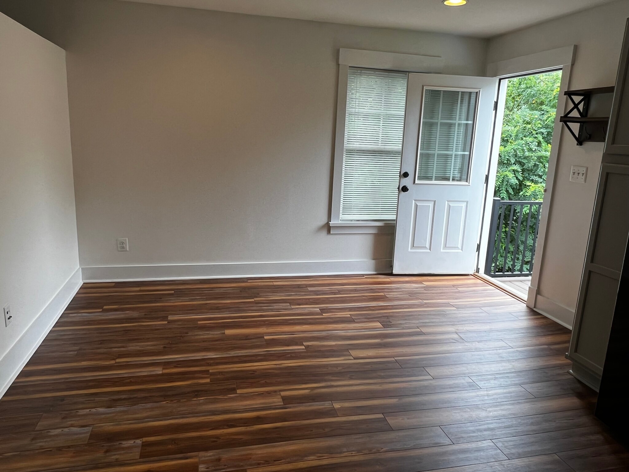 Building Photo - 116 Daisy Ln