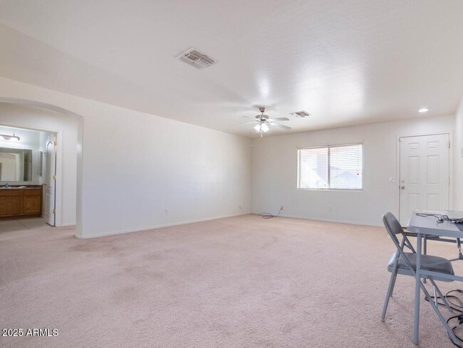 Building Photo - 37718 W Wedgewood Ave