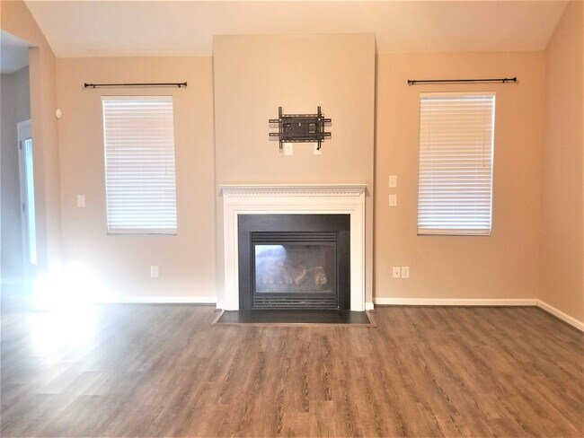 Building Photo - Large 4 Bedroom Home in Towne Pointe! Showings Coming Soon!!!