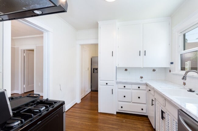 Building Photo - Beautiful Home in Kensington!
