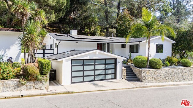 Building Photo - 3116 Beachwood Dr