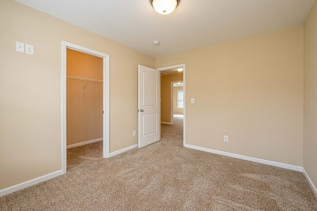Building Photo - 9675 Rushmore Cir