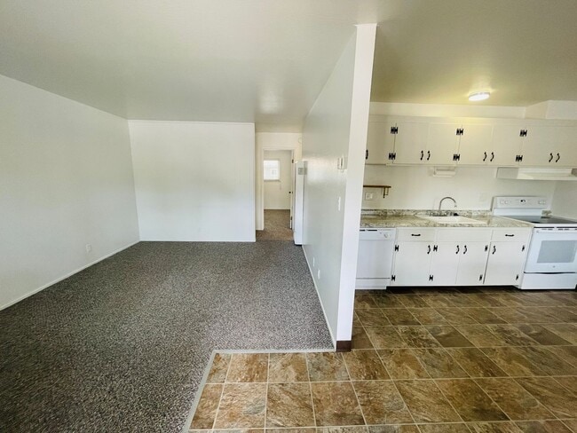 Building Photo - 2301 James Ave