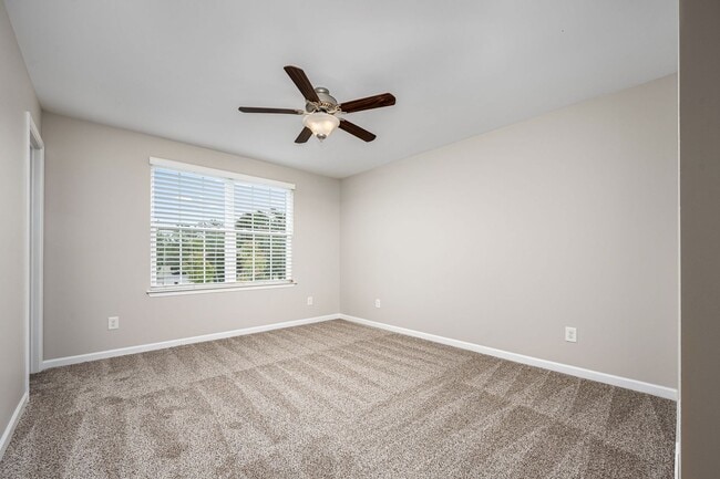Building Photo - Luxury Townhome at the Boulevard