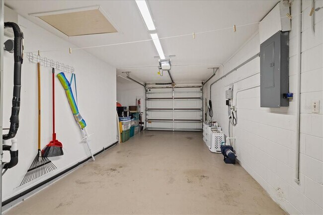 Building Photo - 6400 18th Ave N