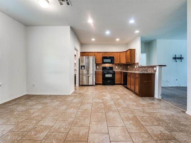 Building Photo - Home in gated community