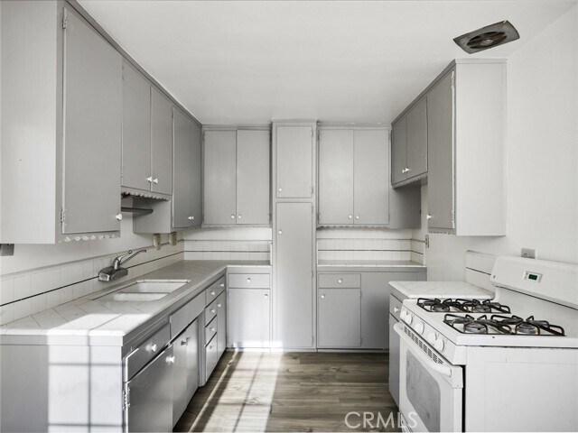 Building Photo - 5302 W Ave L-2