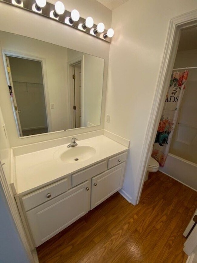 Building Photo - Charming 2 bed 2 bath home in Whitney Pines