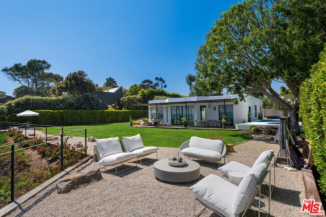 Building Photo - 28926 Cliffside Dr