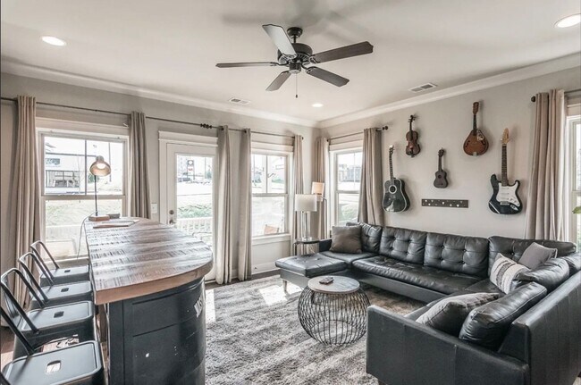 Building Photo - Belmont/ 12th South