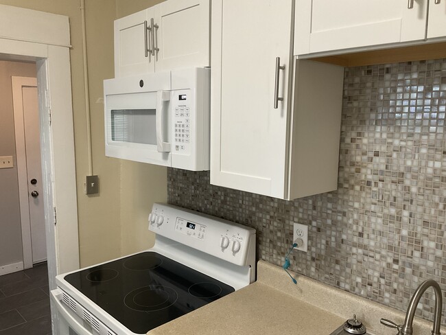 Kitchen in unit B - 1643 Ralph David Abernathy Blvd SW