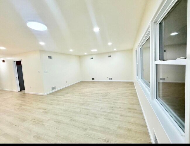 Building Photo - 588 Avenue A