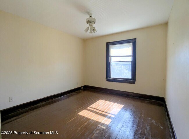 Building Photo - 1220 Schlager St