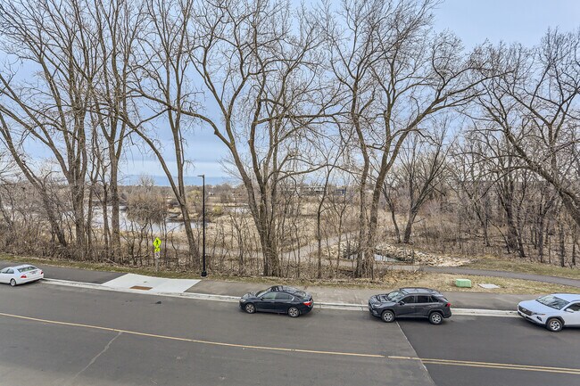 Building Photo - 6500 Woodlake Dr