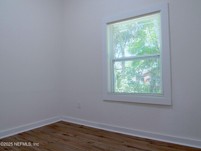 Building Photo - 2071 Southampton Rd