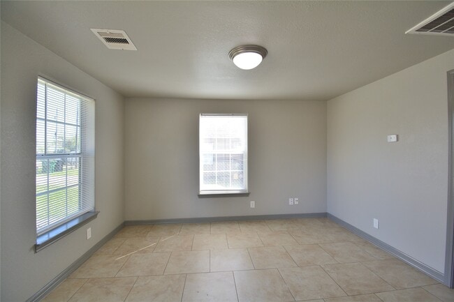 Building Photo - 13110 2nd St