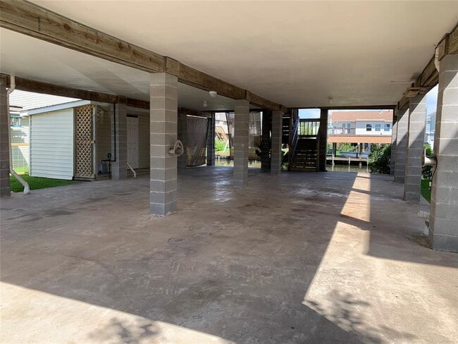 Building Photo - 585 Warsaw Dr