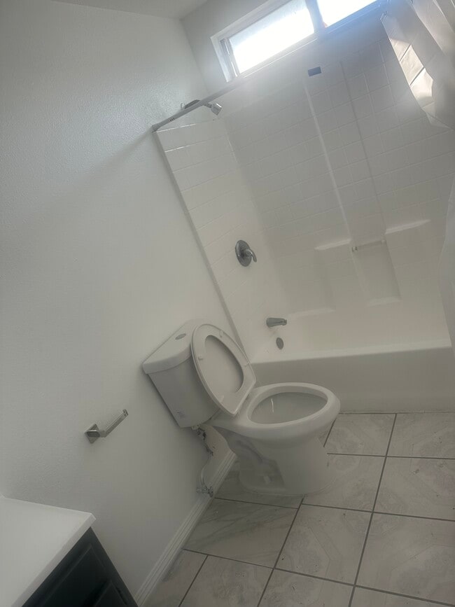 Building Photo - 855 W 61st St