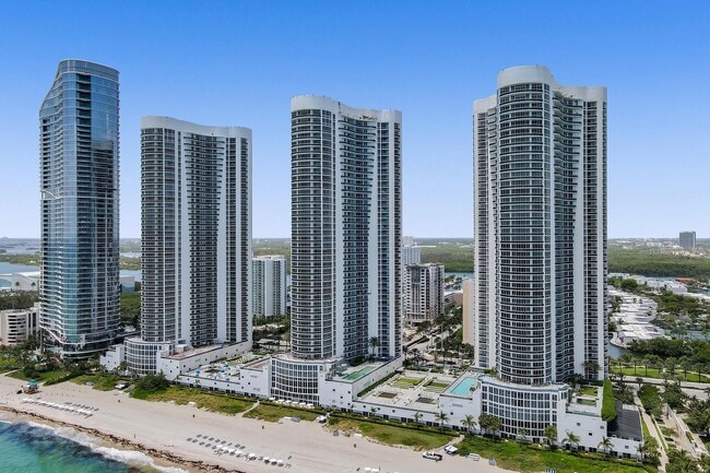 Building Photo - 16001 Collins Ave