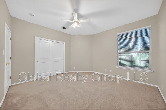 Building Photo - 216 Silver Wing