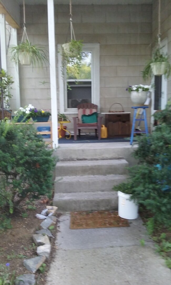 Building Photo - 444 Roanoke St E