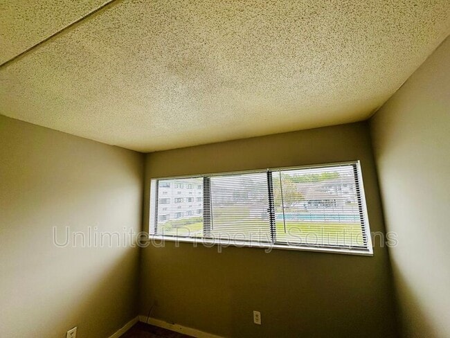 Building Photo - 454 Racine Dr