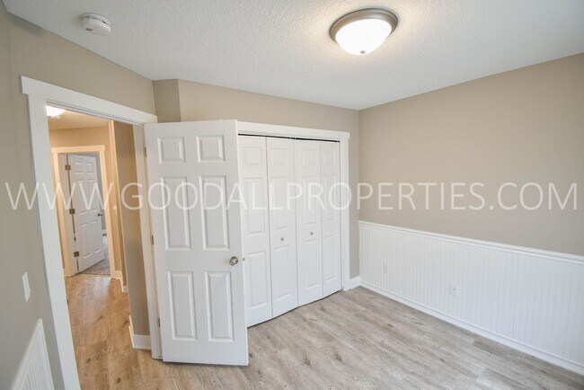 Building Photo - 3 BDRM 2.5 Bath finished basement fenced backyard in Ankeny